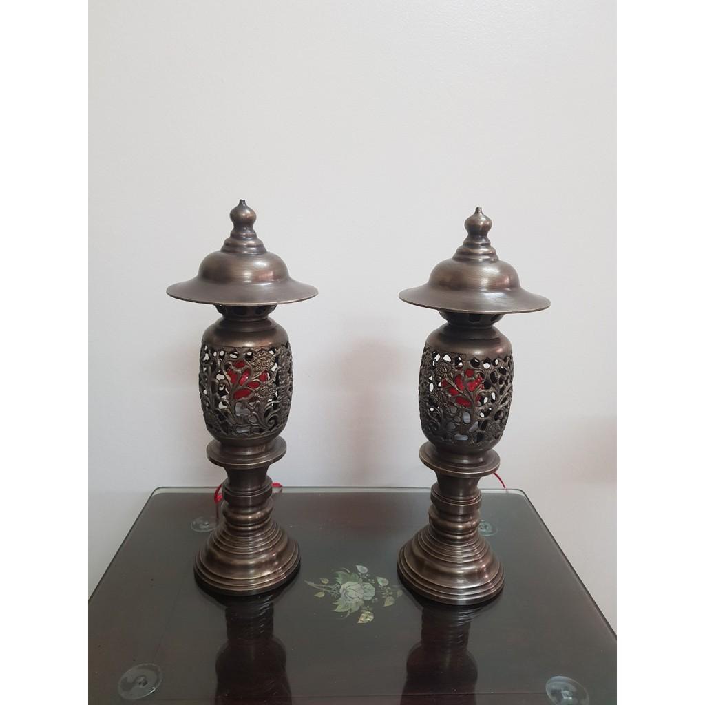 BỘ ĐÈN THỜ QUẢ DỨA CAO 45CM BẰNG ĐỒNG HOA VĂN ĐÚC NỔI