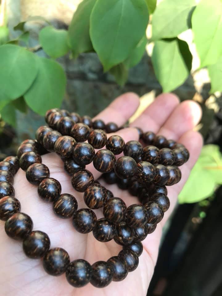 Vòng TAY NỮ GỖ TRẦM HƯƠNG SIZE VÒNG NỮ 8MM đẹp CHẤT LIỆU GỖ TRẦM CÓ MÙI THƠM NHẸ NHẸ Ạ