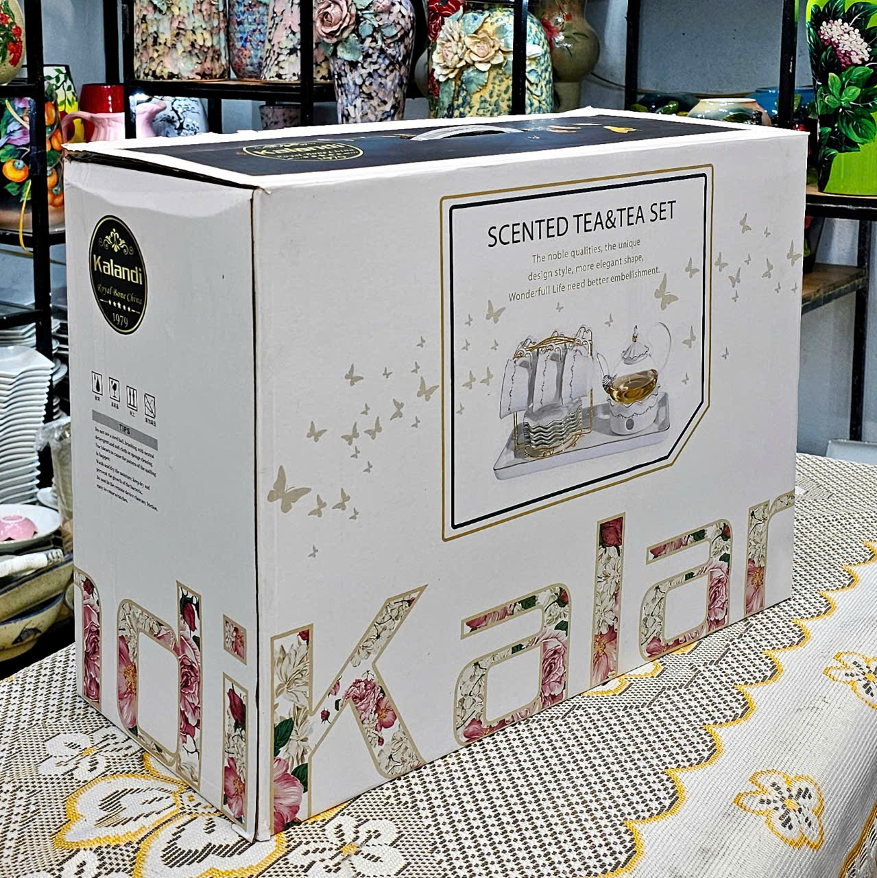 BỘ ẤM CHÉN SỨ XƯƠNG KIỂU ÂU TẶNG KÈM KHAY