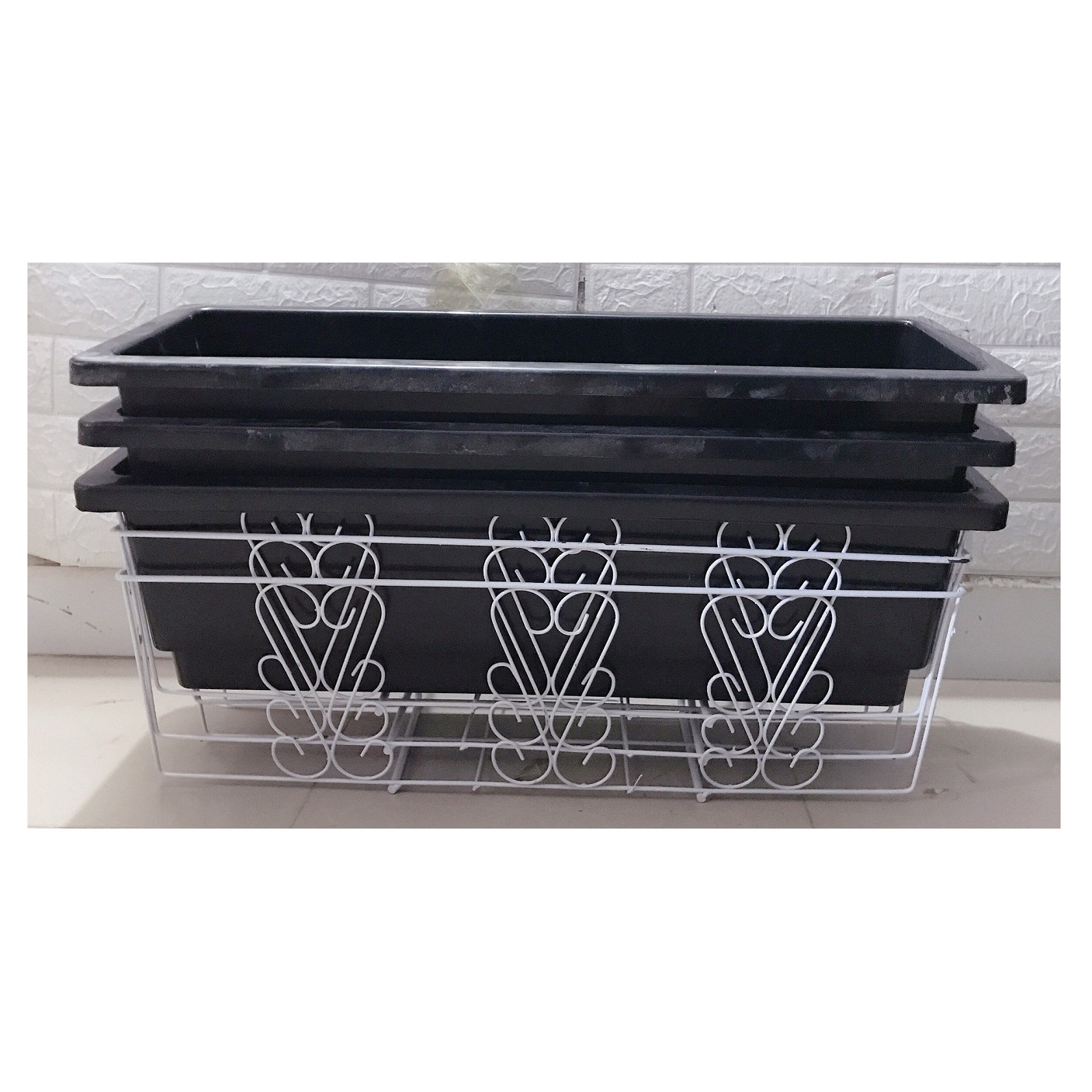 Combo 3 Giỏ Sắt Treo Chậu Hoa Ban Công Hình Chữ Nhật KT 64x21x18Cm - Màu Trắng + 3 Chậu/ Khay/ Máng Nhựa Trồng Rau, Trồng Hoa, Cây Cảnh Kích Thước 67X24X19Cm - Màu Đen