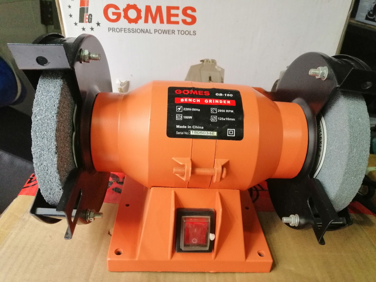 Máy mài 2 đá 125mm Gomes GB-180 tặng kèm 1 bộ đệm cốt lắp đá