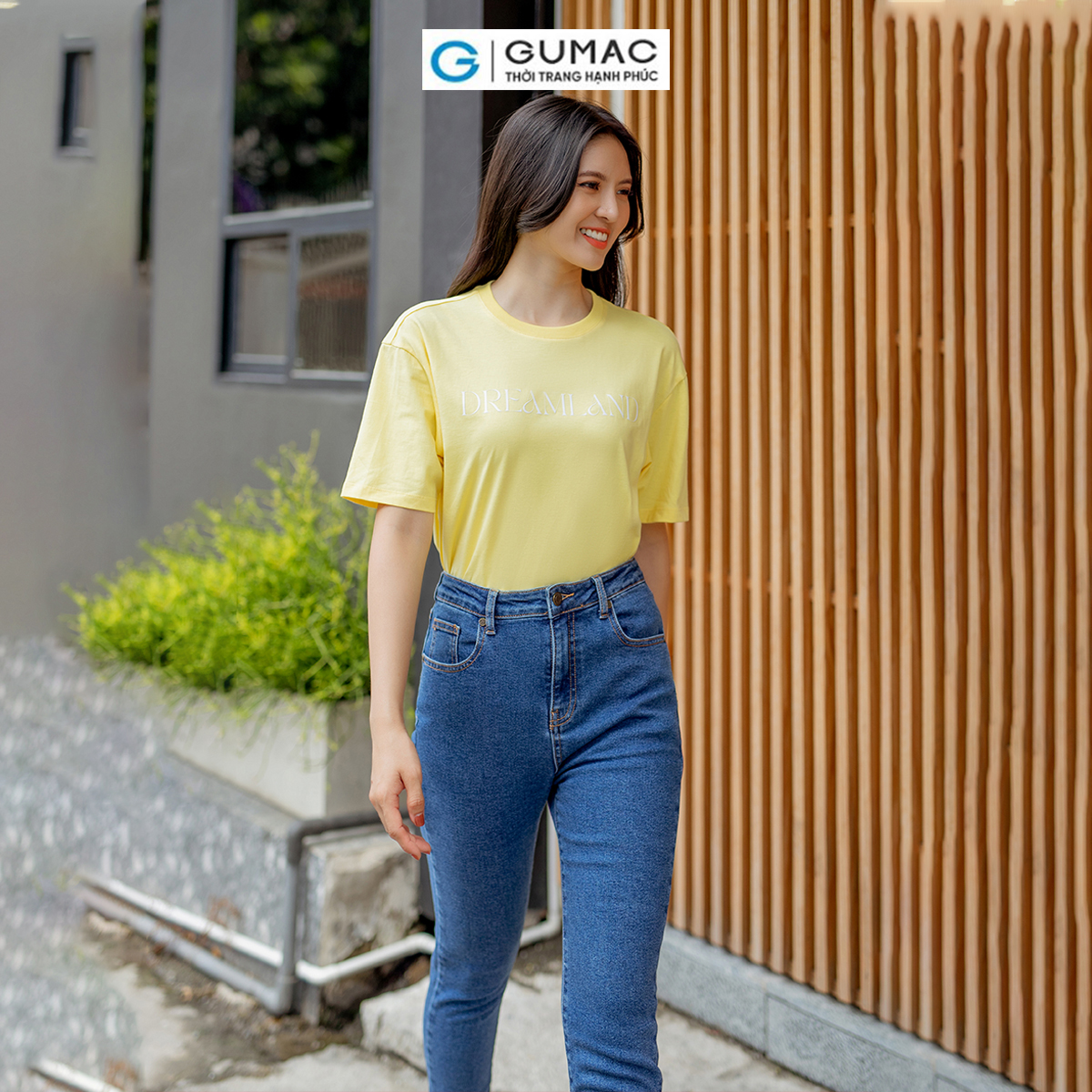 Áo thun nữ cổ tròn tay ngắn in chữ nổi trẻ trung năng động thời trang GUMAC ATD06070