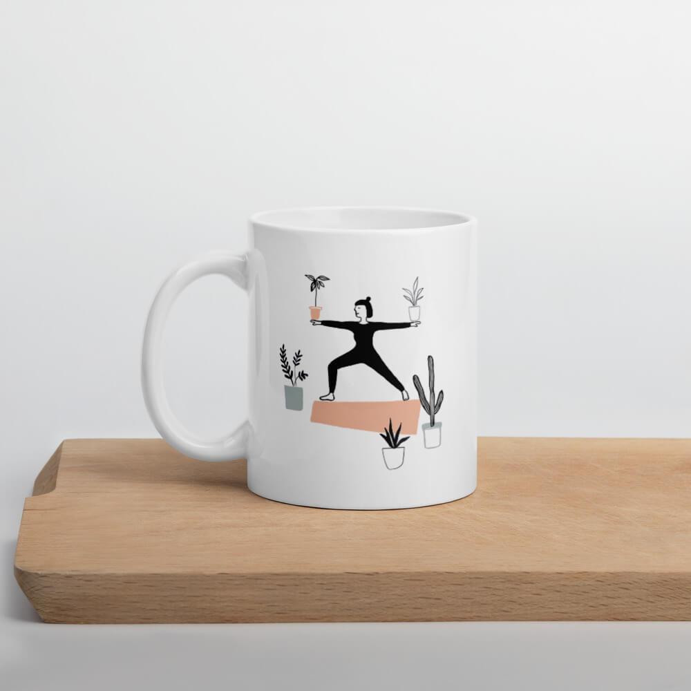 Cốc sứ hình tập Yoga với chậu hoa 2