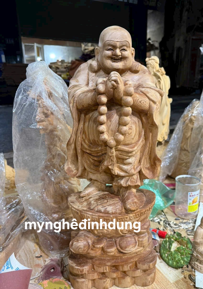 Tượng phật di lặc chúc phúc bằng gỗ ngọc Am thơm nức cao 60x23x14cm