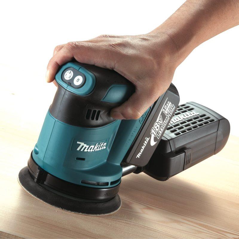 MÁY CHÀ NHÁM QUỸ ĐẠO TRÒN PIN 18V 190W MAKITA DBO180Z - HÀNG CHÍNH HÃNG