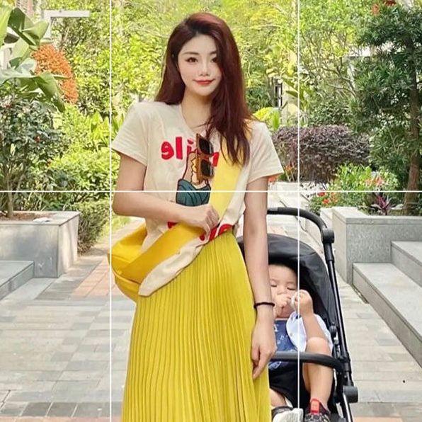 TOBE1SHOP Váy Hồng Kông nhẹ nhàng, hoạt bát, áo thun ngắn tay, thắt lưng mềm mại, váy xếp nếp, con cái mùa hè.