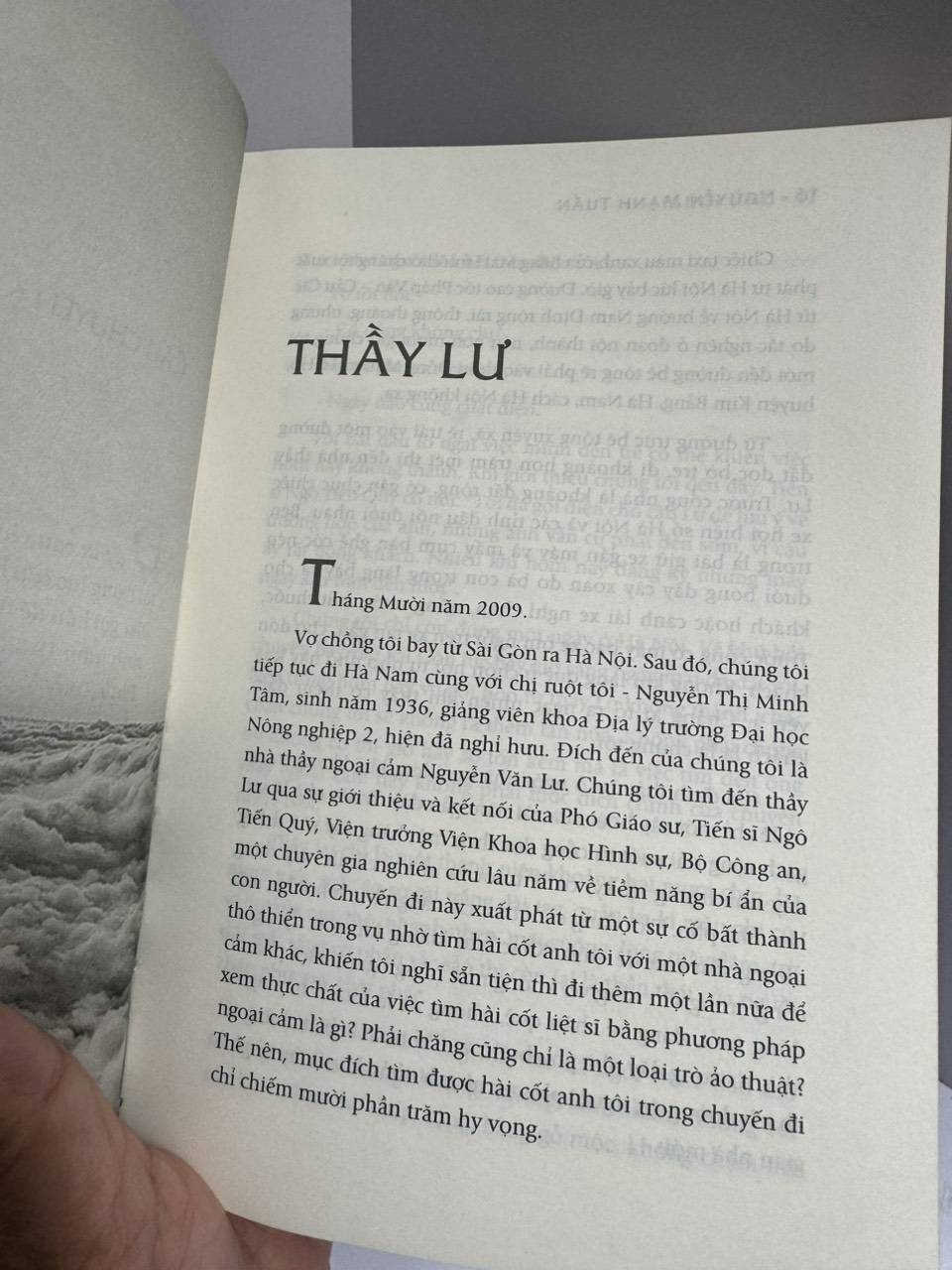 [Sách đạt giải thưởng quốc gia năm 2023] LINH ỨNG - HÀNH TRÌNH TỪ KẺ SIÊU VÔ THẦN ĐẾN THẾ GIỚI TÂM LINH - Nguyễn Mạnh Tuấn - First News - NXB Dân Trí.