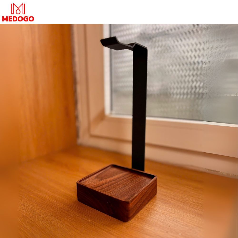 Giá Treo Tai Nghe Đế Vuông Decor Bàn Làm Việc – Gỗ Óc Chó &amp; Thép Sơn Bền Đẹp