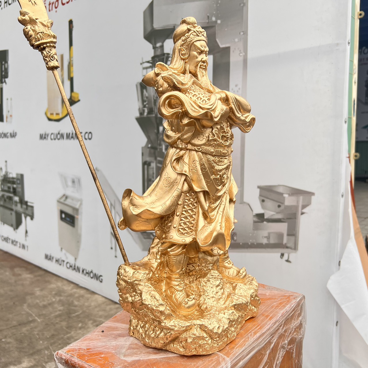 Tượng Quan Công chắn ải bằng bột đá mang lại tài lộc bảo vệ gia chủ cao 45cm
