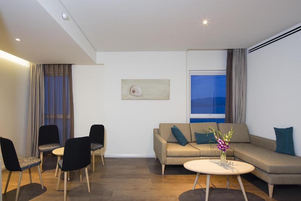 Combo 4N3D KS Liberty Central Hotel Nha Trang: VMB khứ hồi Hà Nội - Nha Trang + Phòng Tiêu Chuẩn + Ăn sáng