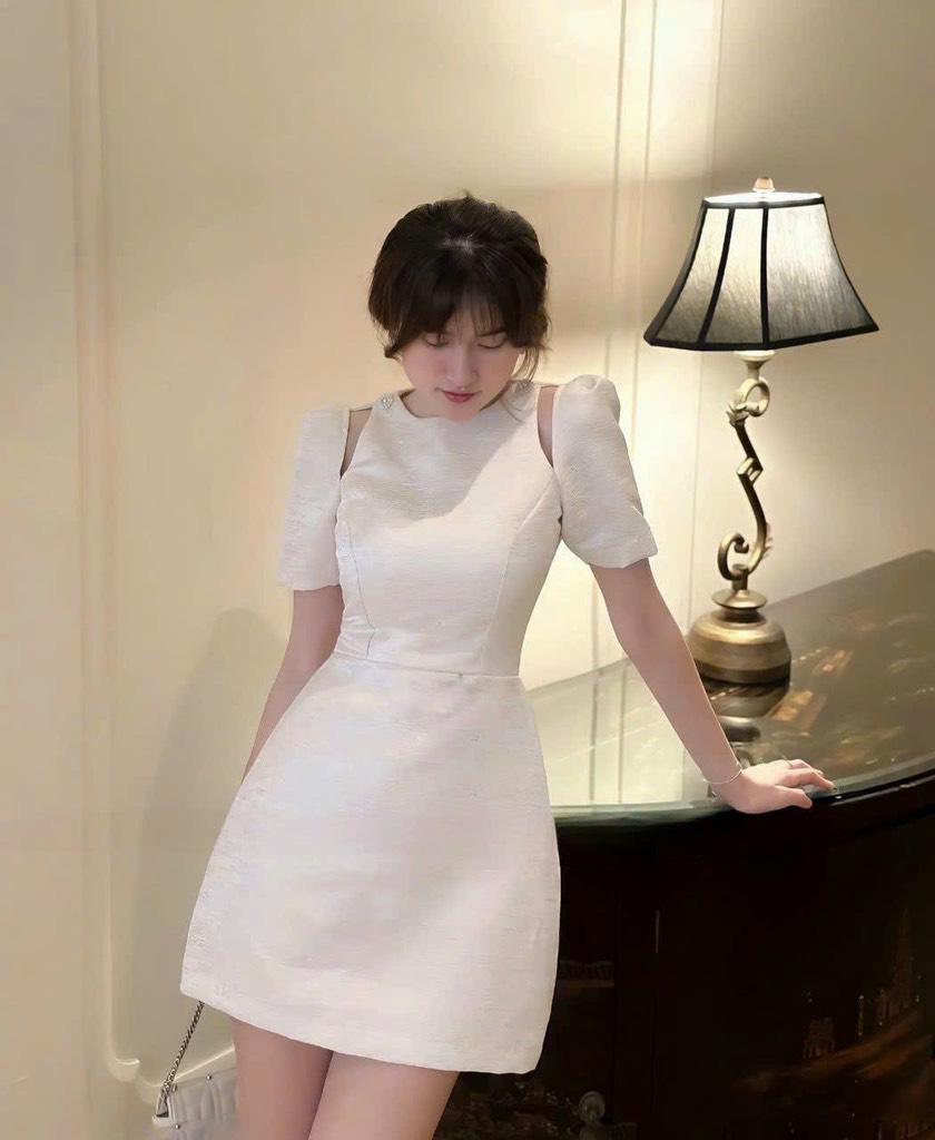 Đầm xòe khoét vai tay phồng kèm tag đá