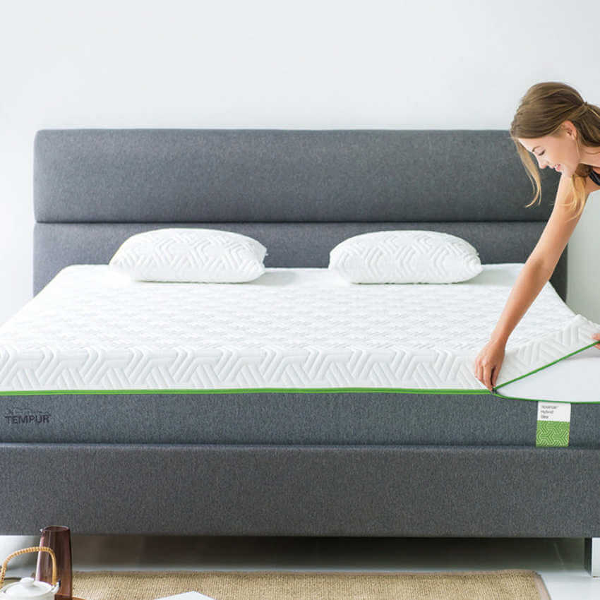 Nệm Foam cao cấp Tempur Hybrid Elite sở hữu lớp phủ QuickRefresh êm ái - Công nghệ CoolTouch giữ nệm luôn mát mẻ