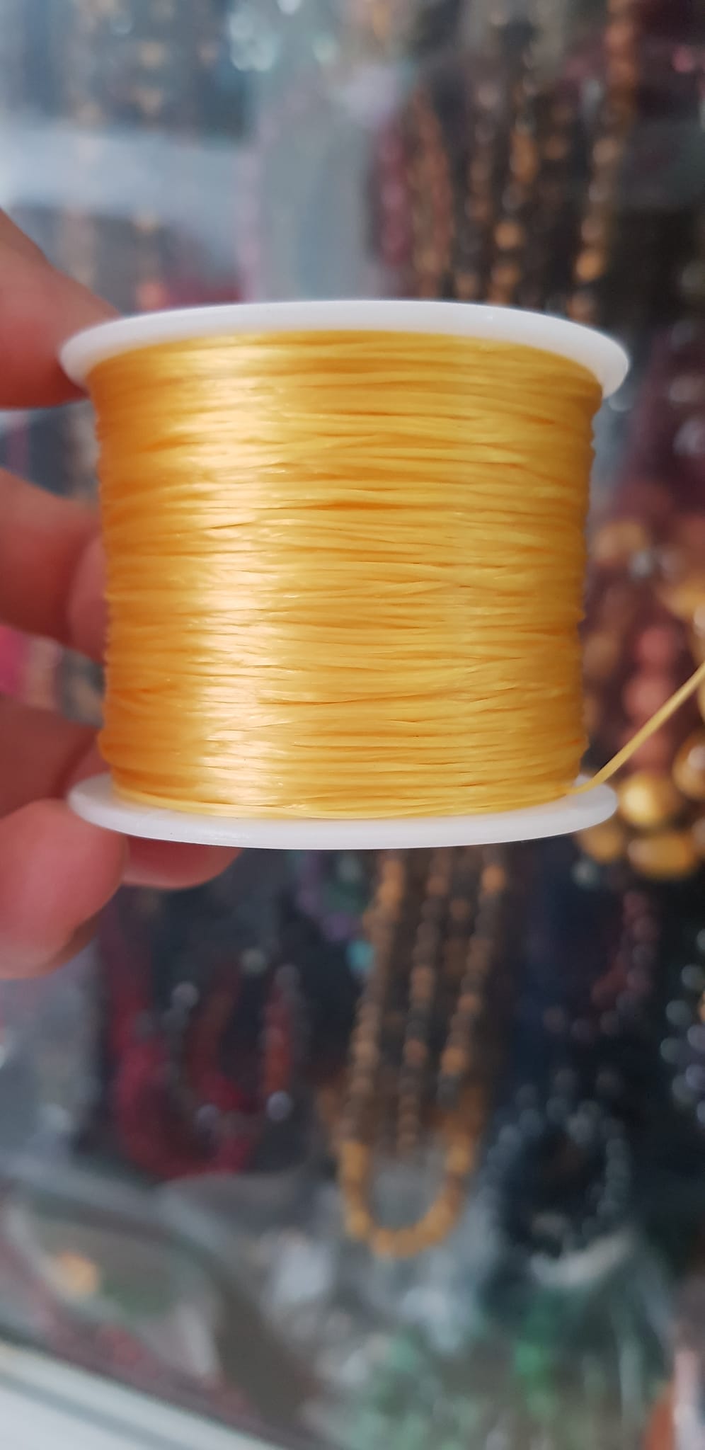 Cuộn Dây Thun CO GIÃN màu Vàng xỏ vòng hạt chuỗi Dây này là dây thun chuyên xỏ vòng chuỗi màu Vàng, có đủ màu .. Anh Chị đang đeo chuỗi muốn thay dây khác cho vòng thì đặt cuộn Thun chỉ này nhé