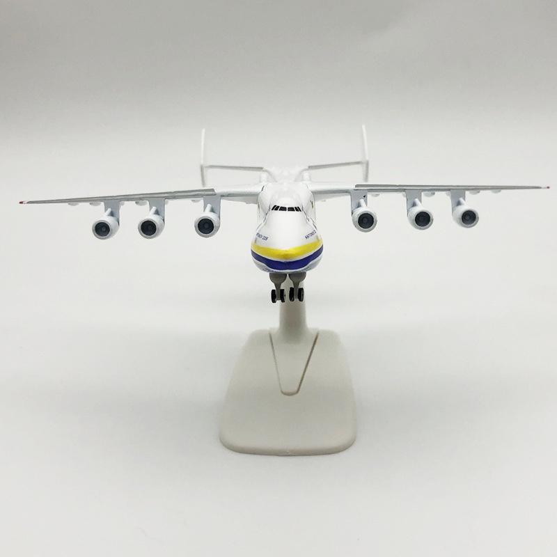 Mô hình máy bay vận tải Antonov An-225 lớn nhất thế giới bằng hợp kim nguyên khối có chân đế