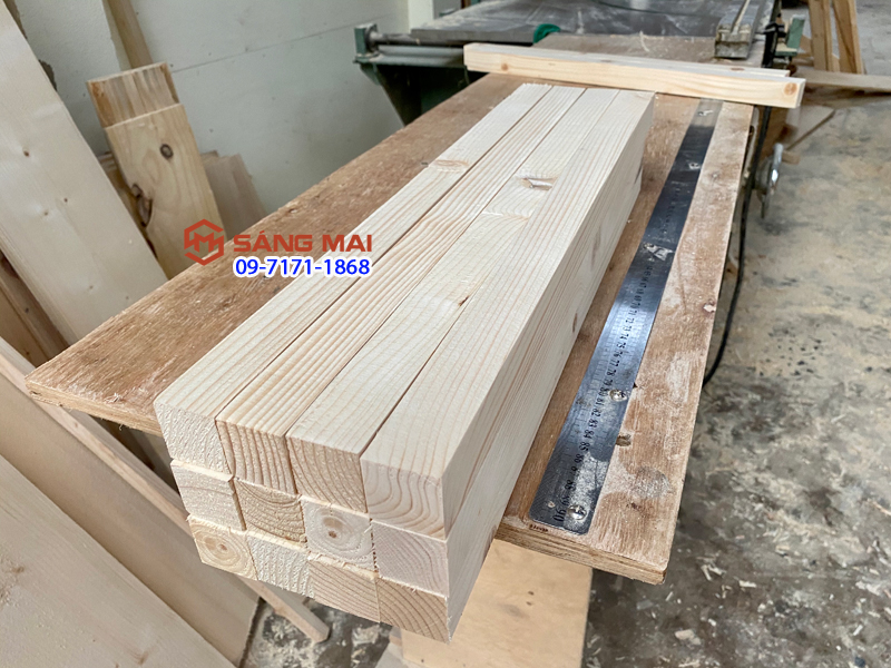 Thanh gỗ thông vuông 3cm x 3cm x dài 50cm + láng mịn 4 mặt