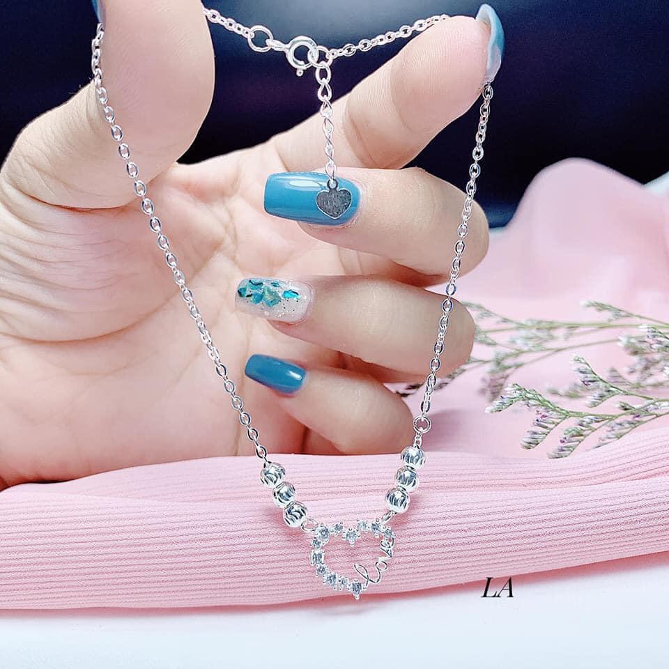 LẮC CHÂN BẠC TA CHỮ LOVE