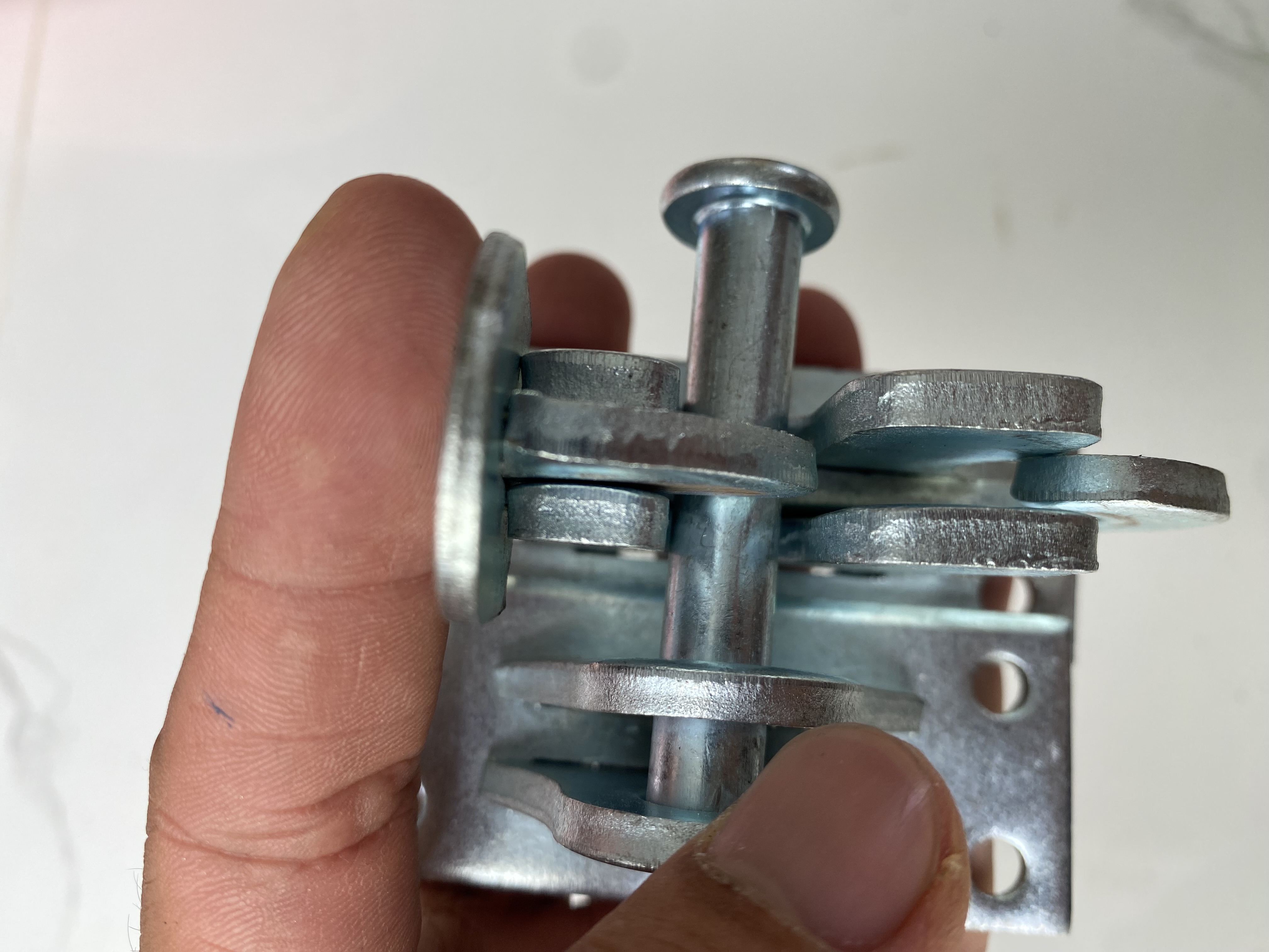 Chốt cổng tự động tự cài thông minh