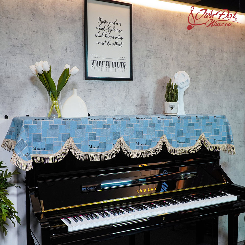 Khăn Phủ Đàn Piano Xanh, Họa Tiết Kẻ Ô Phối Chữ Moment KU-030