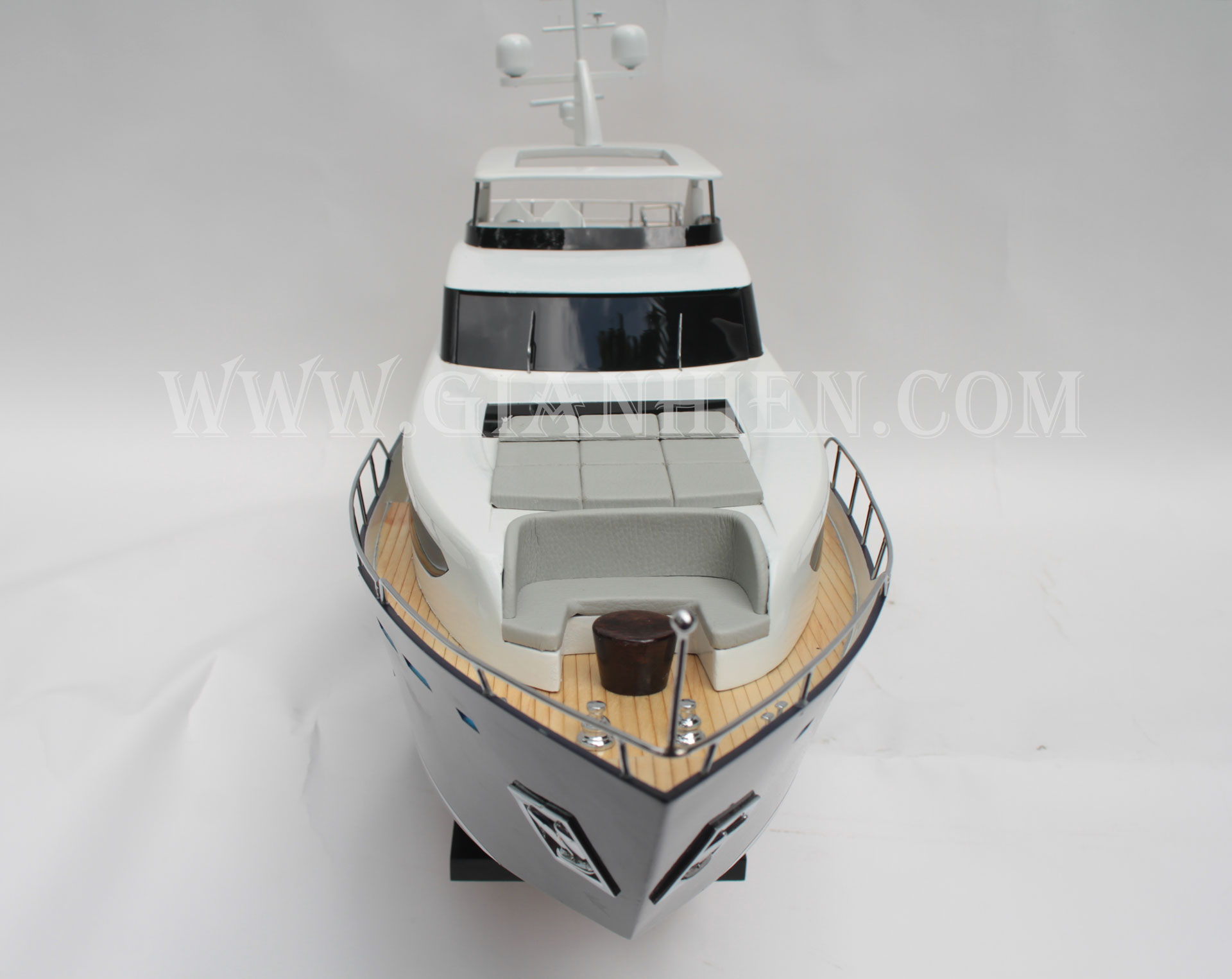 Mô hình Du Thuyền hiện đại PRINCESS SUPERYACHTS 30M (Blue Black) 90cm (Giá xưởng)