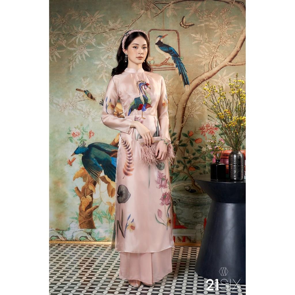 Áo dài Bella Rosa tơ óng cổ tàu họa tiết chim công nhỏ 21SIX - A00438