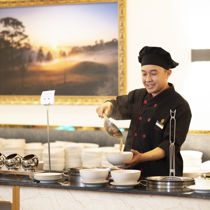 Ladalat Hotel 5* Đà Lạt - Buffet Sáng, Hồ Bơi, Gần Thung Lũng Tình Yêu, Miễn Phí Tham Quan Vườn Dâu, Vườn Rau, Xe Đưa Đón Chợ Đà Lạt, Nhiều Ưu Đãi Hấp Dẫn