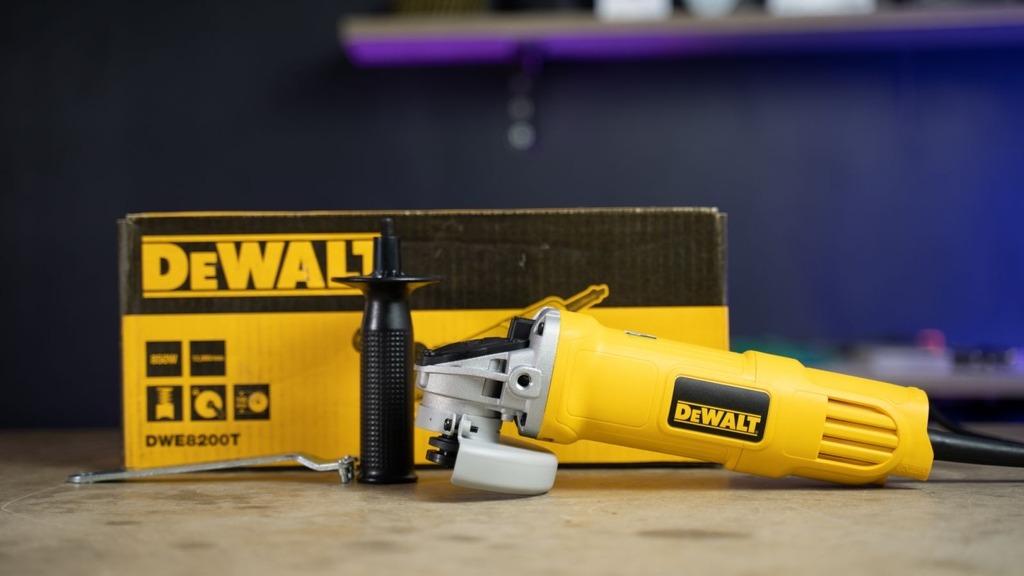 MÁY MÀI GÓC 100MM 850W DEWALT DWE8200T-B1- HÀNG CHÍNH HÃNG