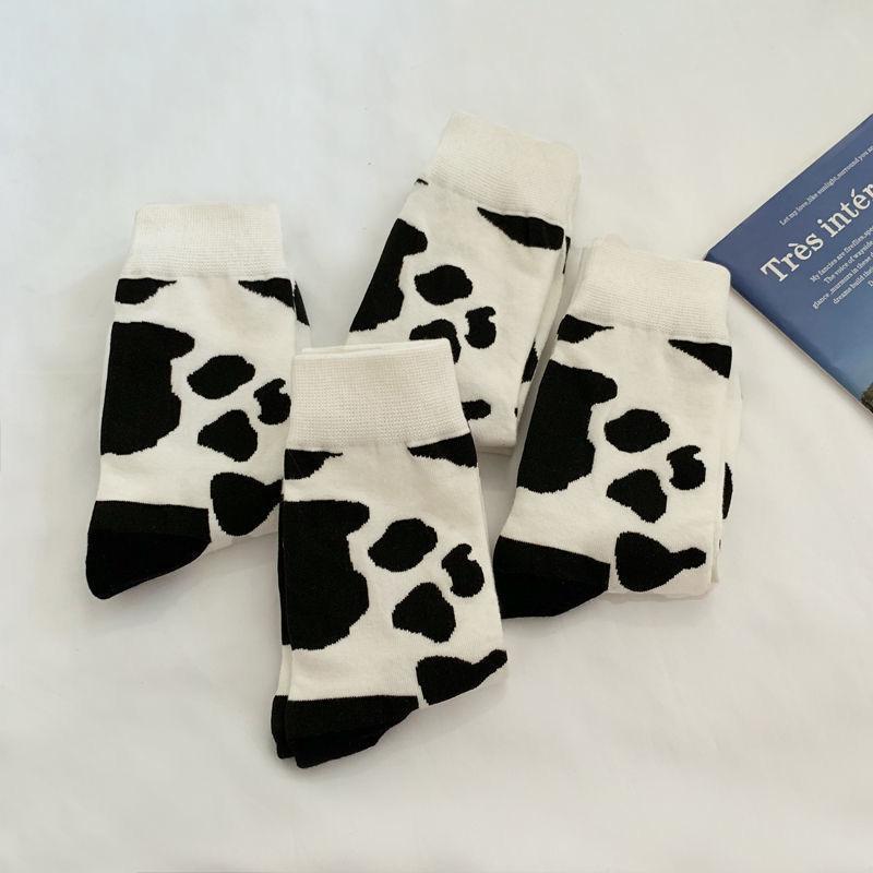 Vớ họa tiết da bò sữa trắng đen phong cách Hàn Quốc dễ thương