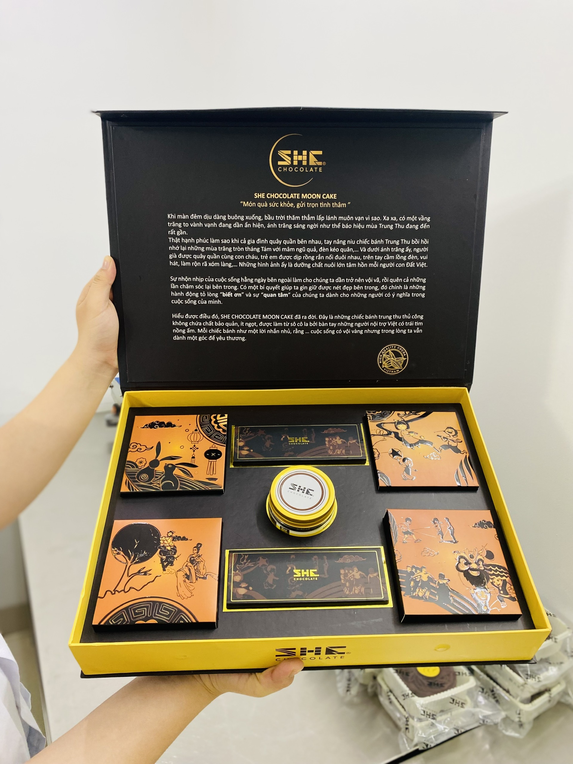 Bộ quà Ánh Trăng Nâu - 4 bánh trung thu socola - SHE Chocolate - Món quà sức khỏe tặng người thân - Trung thu 2023