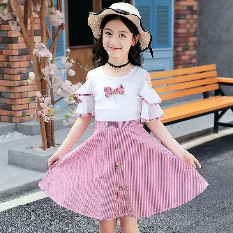Váy trễ vai phối màu chân váy xòe kiểu dáng thời trang