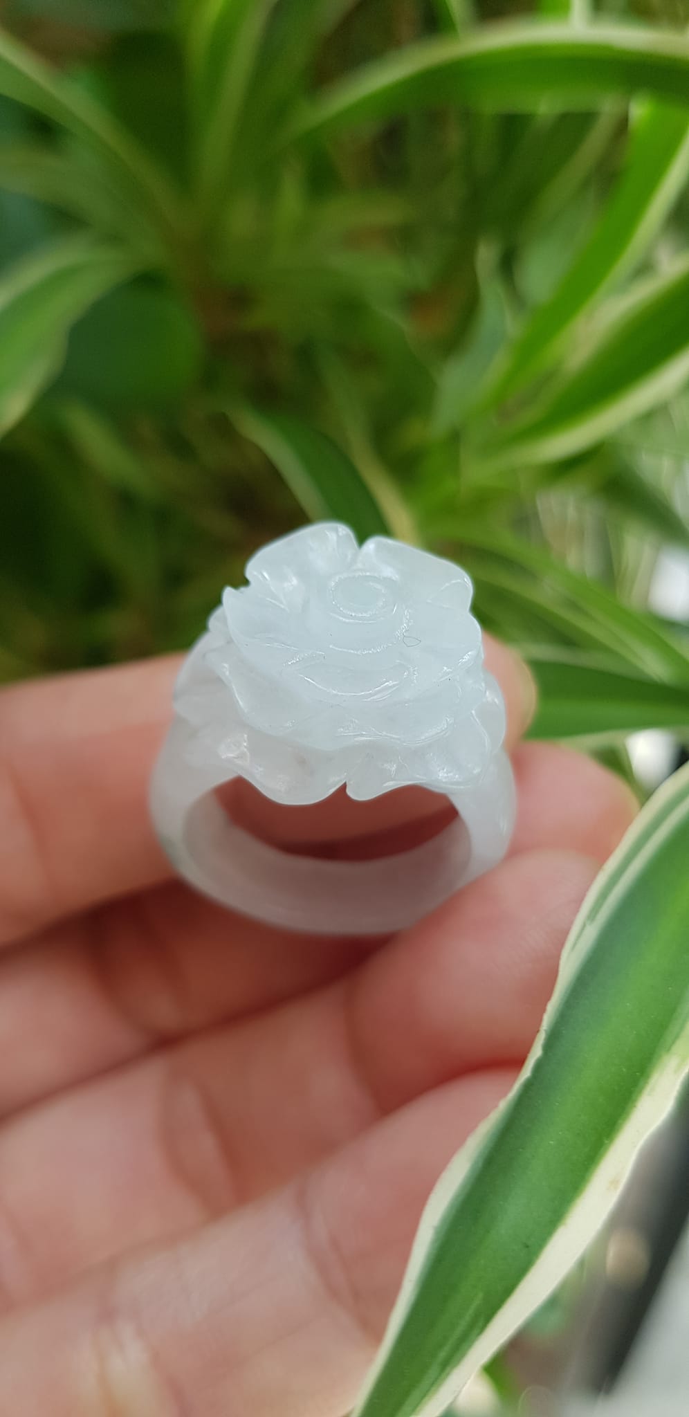 Nhẫn Nữ mới chạm Bông Hồng Nổi màu Trắng rất đẹp đá cẩm thạch tự nhiên Ni 18mm hợp mệnh kim mệnh thủy đeo tay xinh lắm ạ