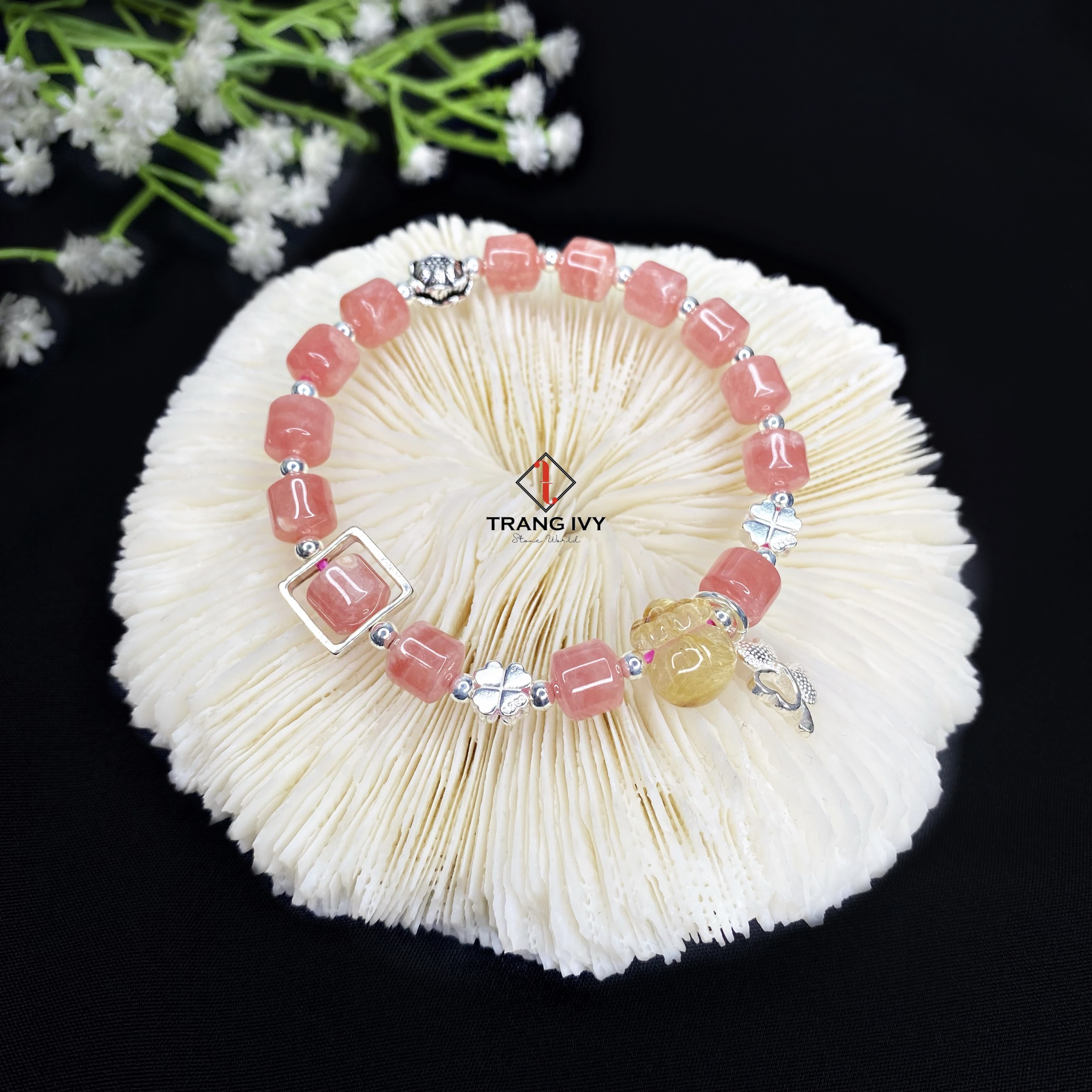 Vòng Tay Đá Đào Hoa Mix Charm Túi Tài Lộc