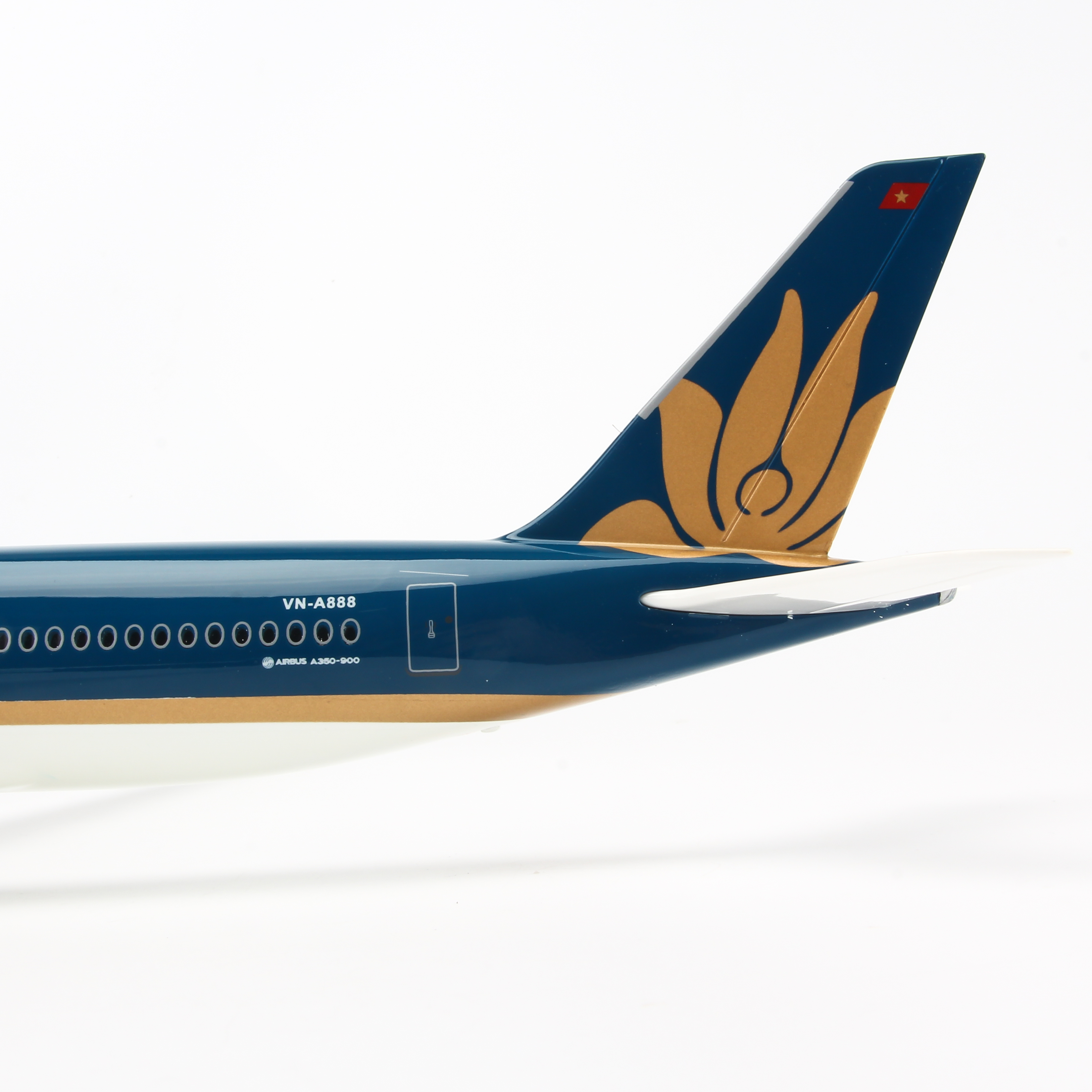 Mô hình máy bay Vietnam Airlines A350 lắp ráp có đèn 47cm MBMH46