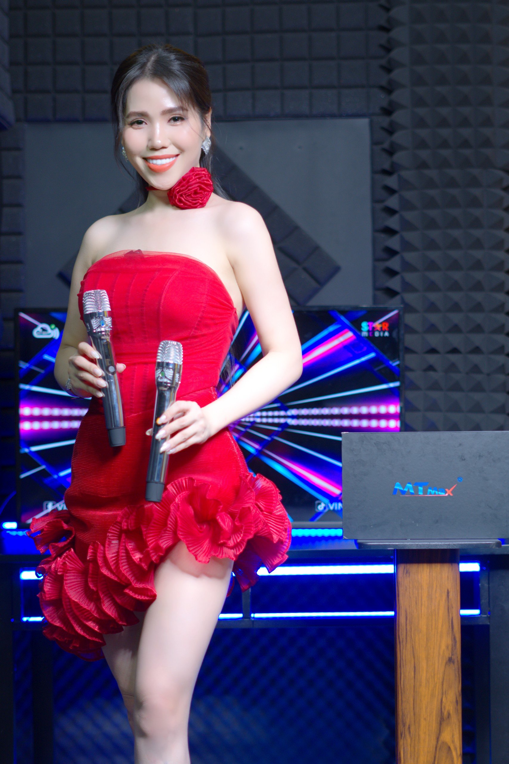Micro Cho Dàn Karaoke, Loa Kéo, Amply Cao Cấp Chính Hãng MTMAX AK99Plus, Củ Micro Cao Cấp Set Tần Số, Chỉnh Âm Lượng Ngay Thân Micro hàng chính hãng