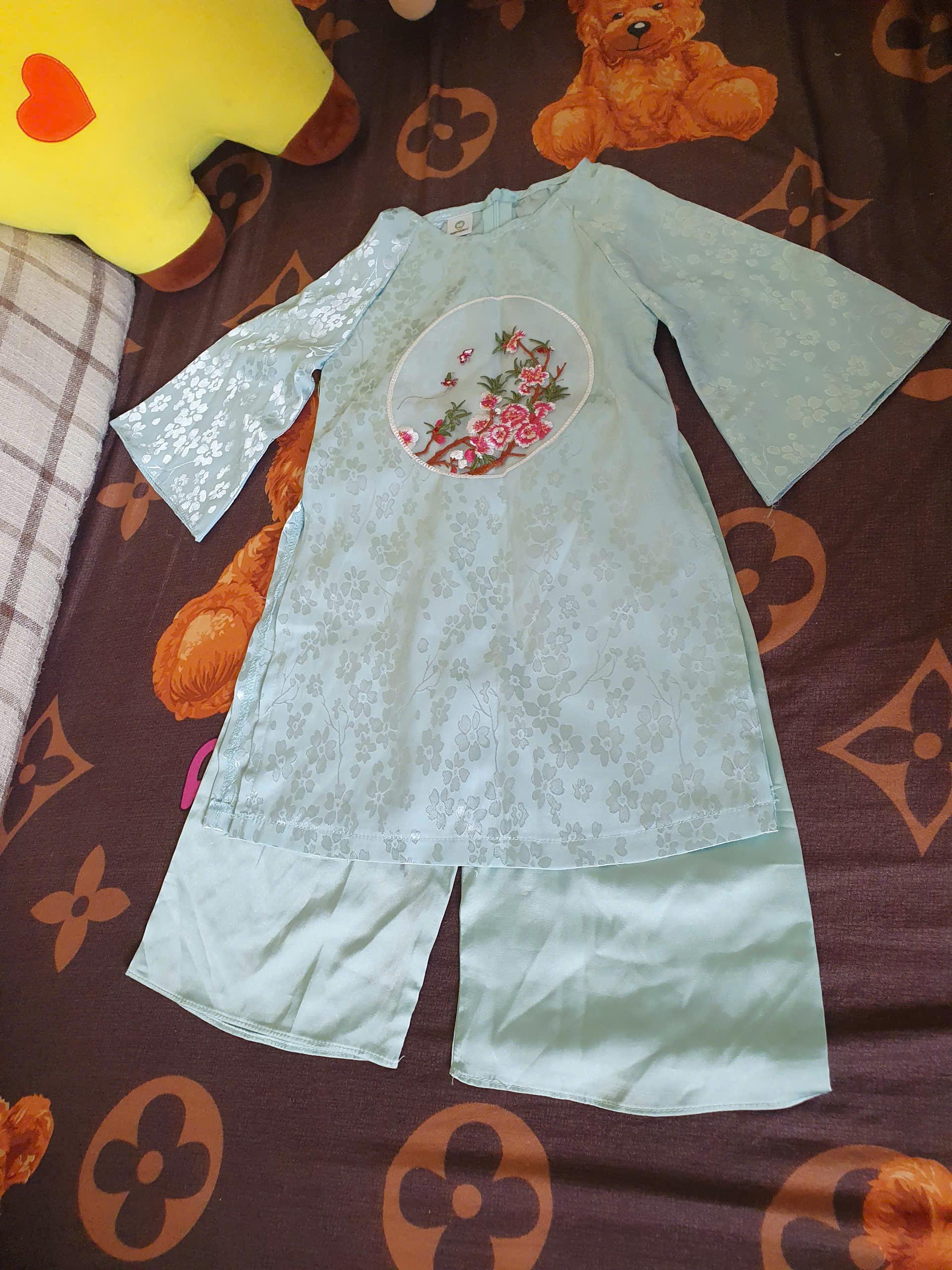 Áo dài bé 3-4 tuổi (12-16kg) hàng thanh lý/secondhand new 90% (hồng/xanh)