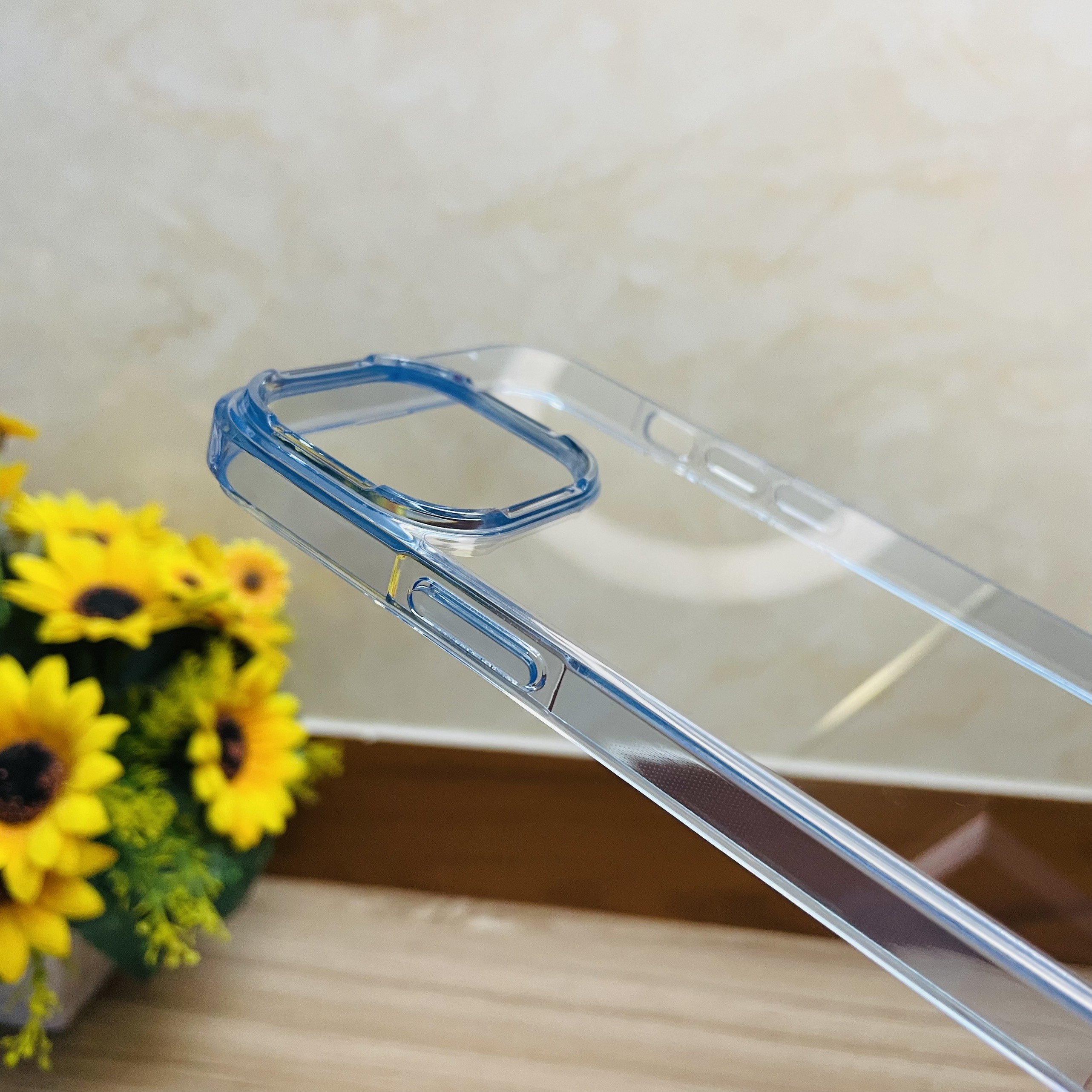 Ốp lưng Likgus trong viền màu xanh dành cho iPhone 13 Pro Max - hàng chính hãng