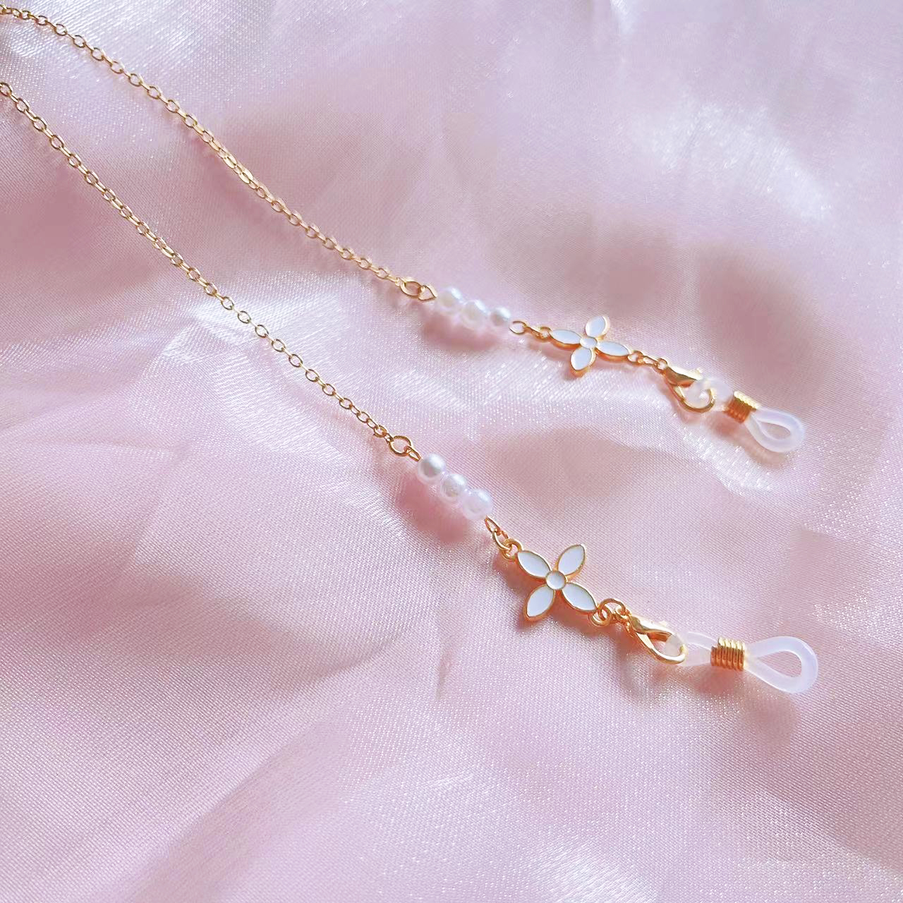 Dây chuyền mặt nạ cỏ bốn lá Dây đeo kính ngọc trai đơn giản Dây đeo mặt nạ đa năng Dây chống thất lạc tai nghe