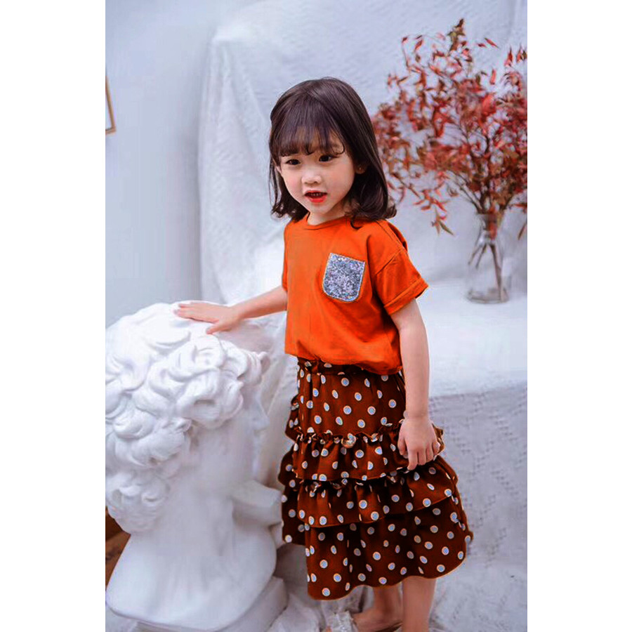 Set áo cam đất xẻ lưng và chân váy tầng chấm bi Quảng Châu 28 đến 38 kg cho bé gái 02587