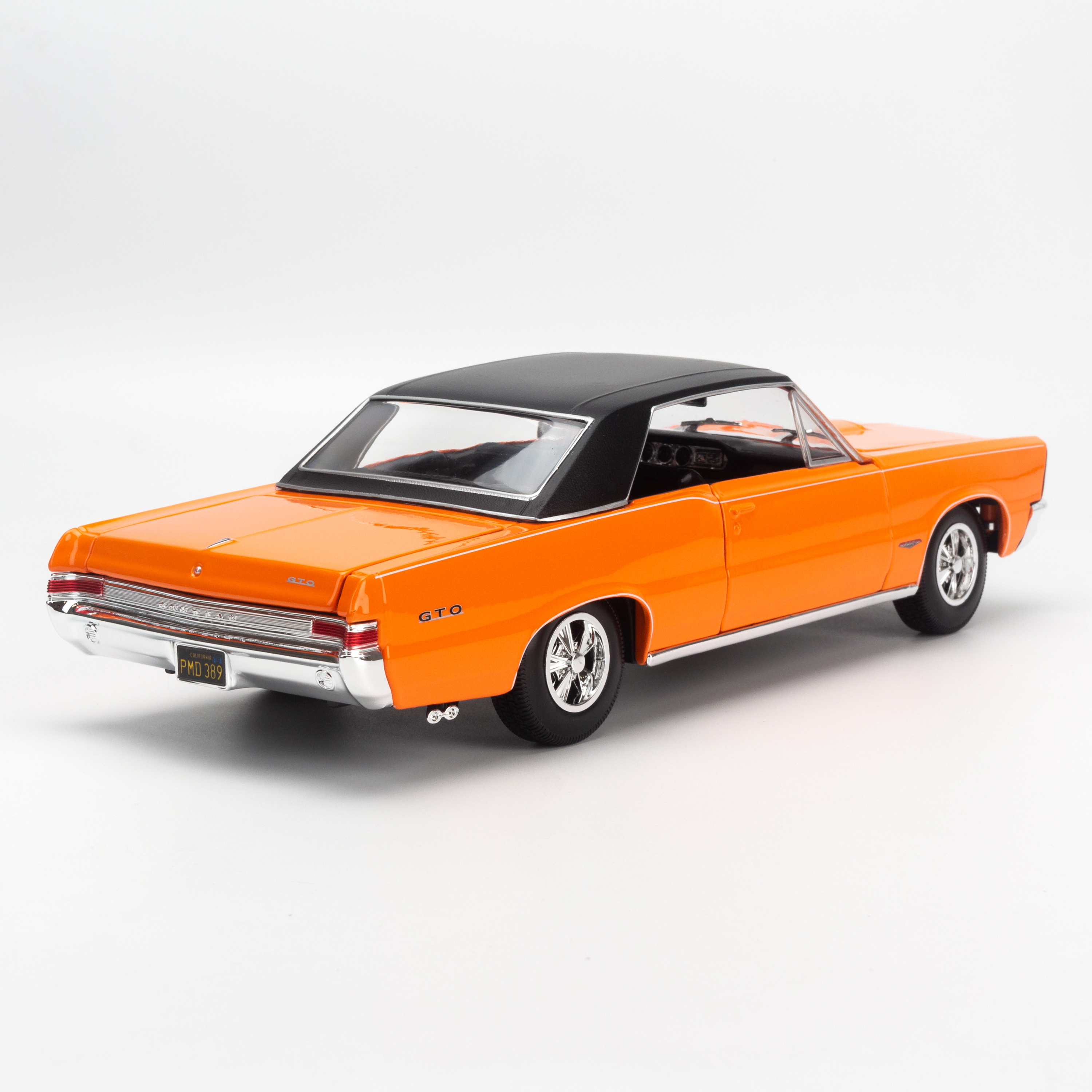 Mô hình xe Pontiac GTO Hurst Edition 1965 1:18 Maisto - 31885