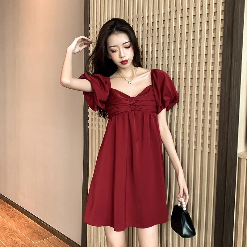Đầm Nhung Tay Phồng Cổ Chữ V Hở Lưng Phong Cách Retro