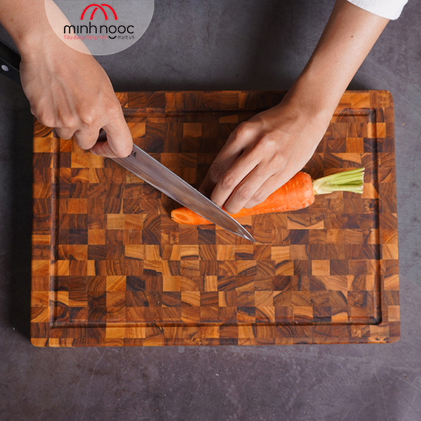 Thớt gỗ Teak Chef Studio hình chữ nhật 25x35x3,5 cm - MSP 10235. Dùng cắt, thái, bằm, chặt, bày thực phẩm.