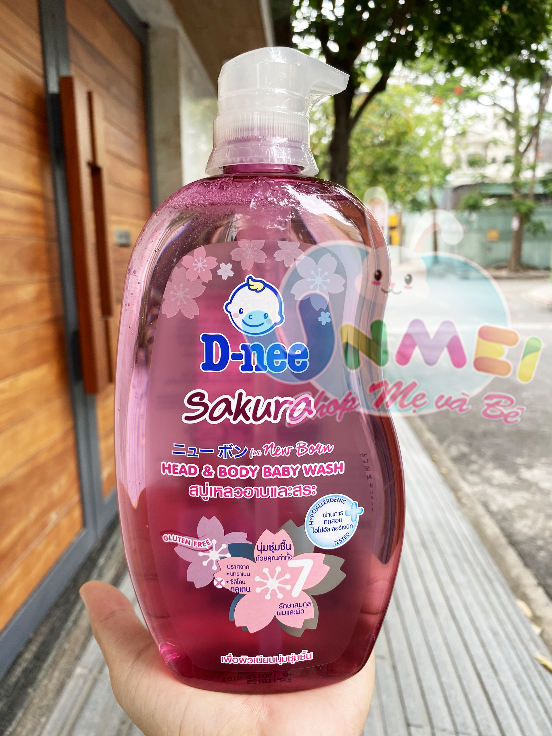 Dung Dịch Tắm Gội Toàn Thân Cho Bé Dưới 3 Tuổi D-nee - Chai 800ml (Hồng)