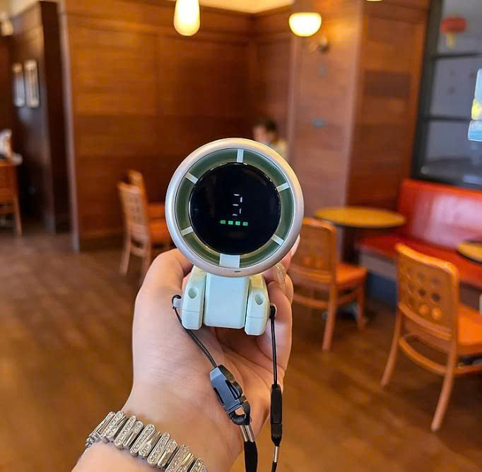 [KoSuyTu] Quạt ION Cầm Tay - 5 Tốc Độ Gió Hiển Thị Màn Hình Led, Pin Trâu 4000mAh, Xoay 180 Độ, Gấp Gọn, Có Dây Đeo