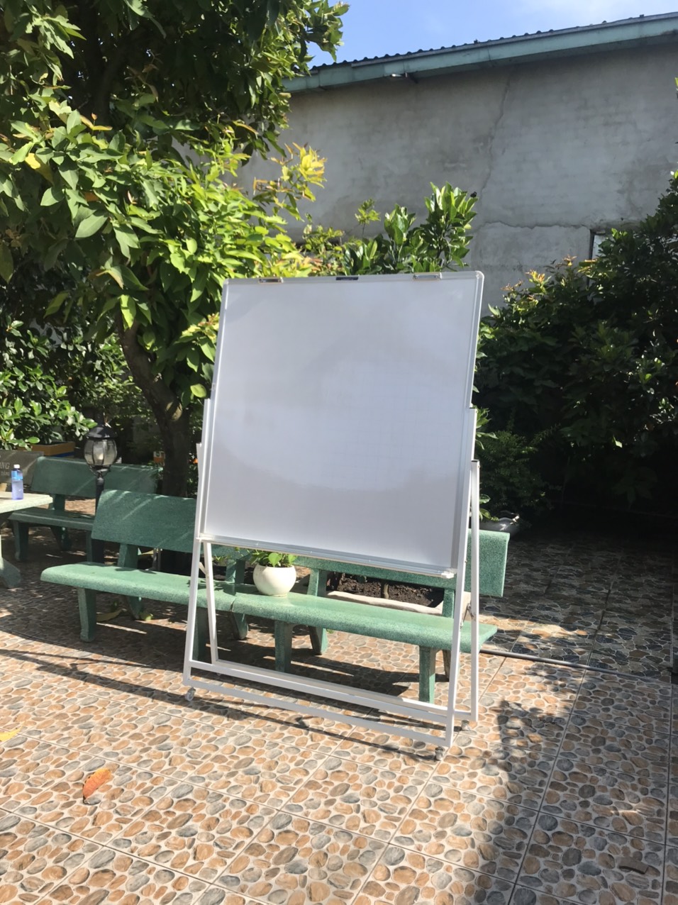 Bảng Flipchart Cố Định Viết Bút Lông Có Ô Ly Bavico - Trắng