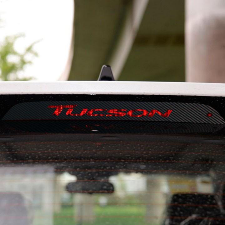 Decal Carbon Dán Trang Trí Đèn Phanh Kính Sau Xe Ô Tô Hyundai Tucsun