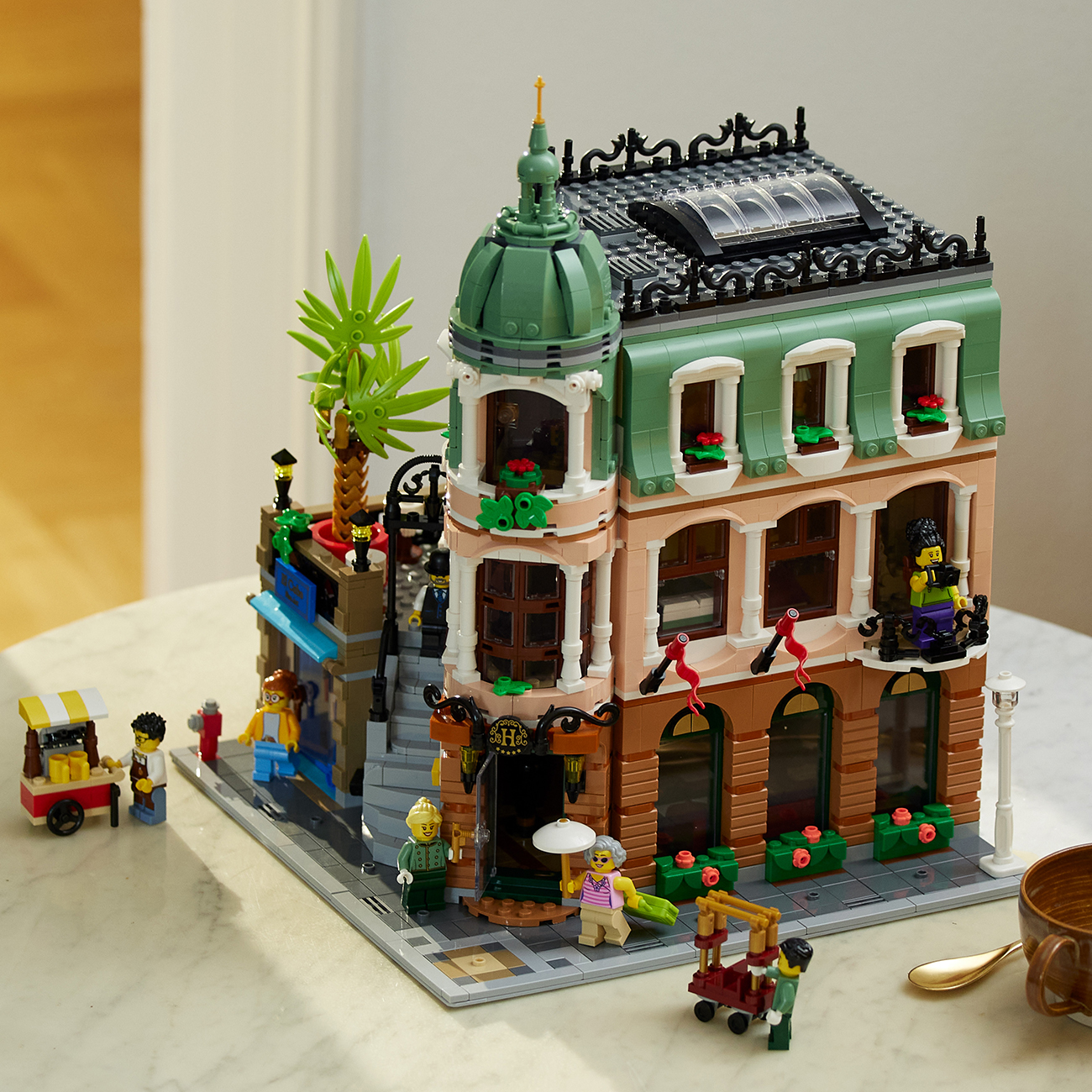 LEGO ADULTS 10297 Khách Sạn Cổ Điển