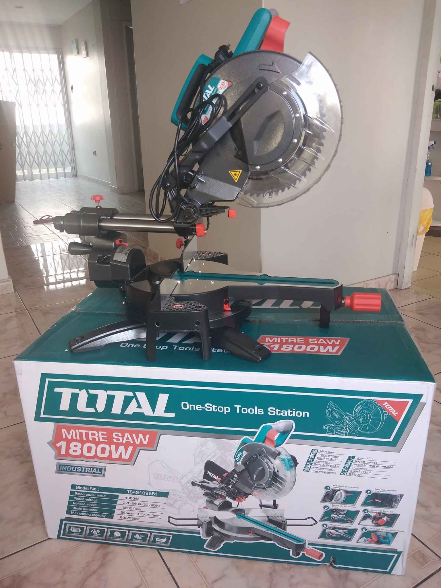 Máy cắt nhôm đa năng thanh trượt 255mm 1800W TOTAL TS42182551 ( Tặng 3 găng tay Tolsen 45006)- Hàng chính hãng