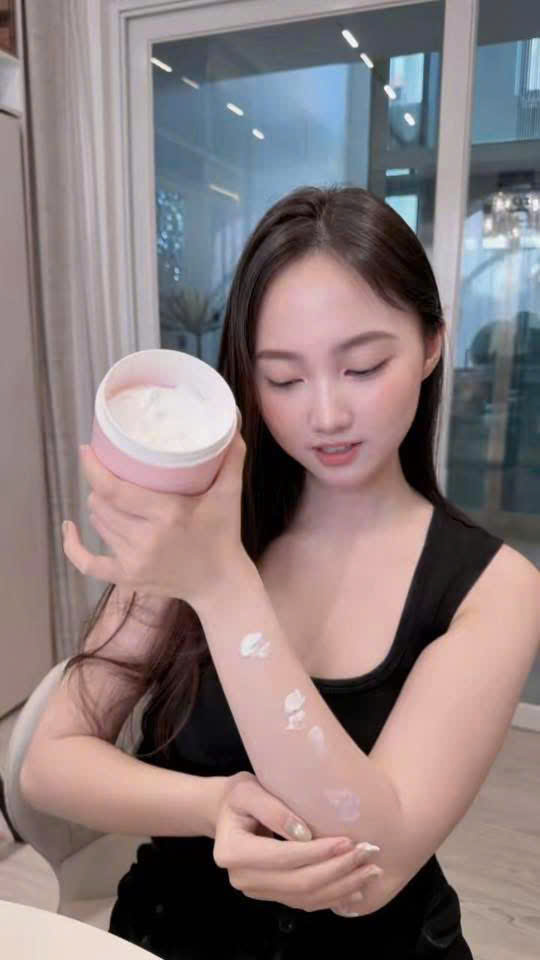 Kem body SOOHWA B5 Hydra Tone Up Body Cream, 250ml Hàn Quốc hạn 2029
