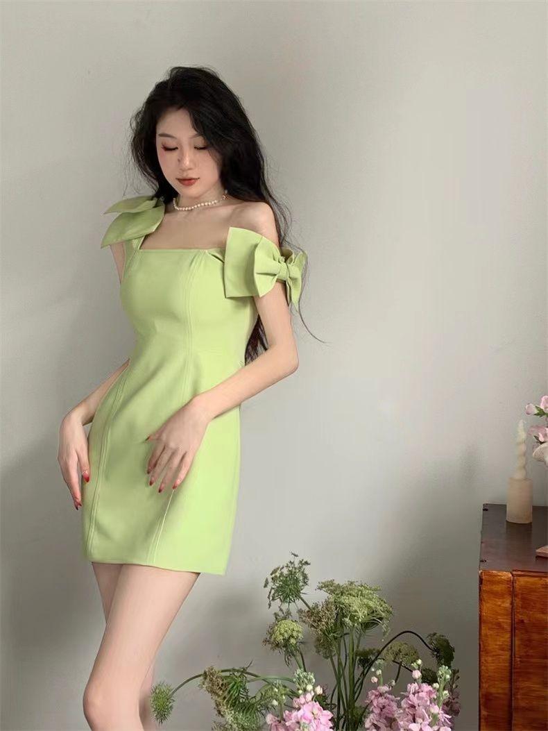 CHENGRUI Váy treo cho phụ nữ đi biển nghỉ mát Pháp khí chất nhỏ cảm giác thiết kế mùa hè 2023 váy mỏng