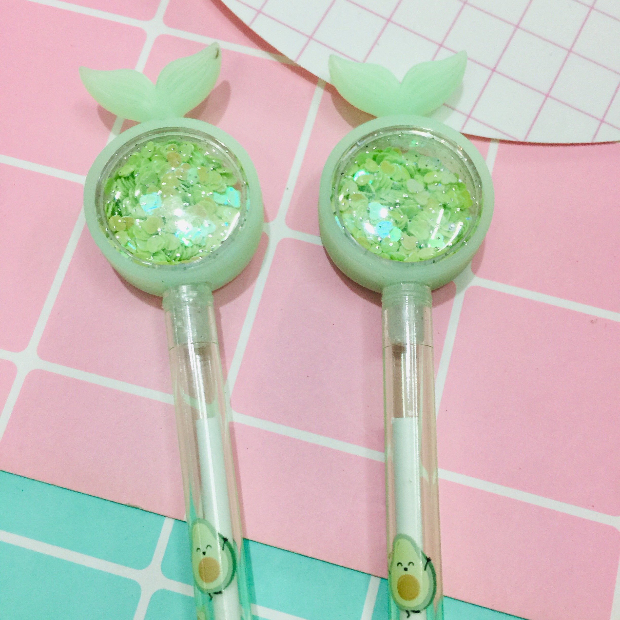 Bộ bút bi nước nhũ charm NHIỀU MẪU KHÁC NHAU COMBO 3 BÚT