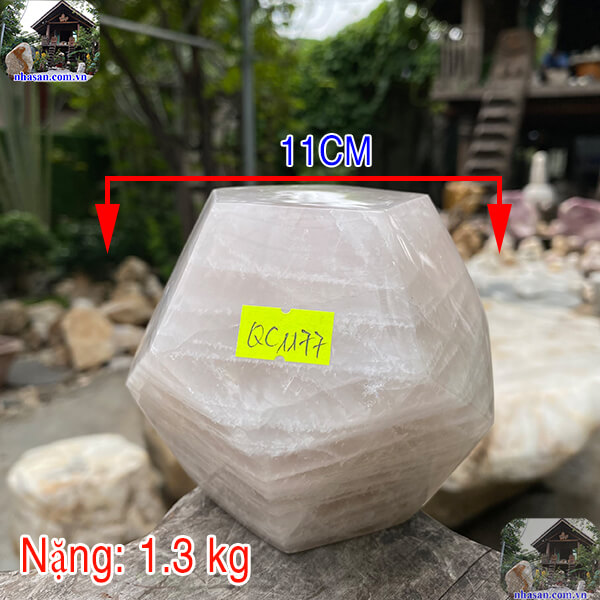 Quả cầu đa giác thạch anh hồng NHA SAN QC1177 giá tốt, chất lượng - 1.3 Kg ((ĐK: 11cm)